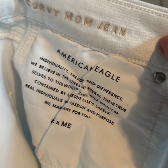 AE Curvy Short Mom Jean - Picture 3 of 4